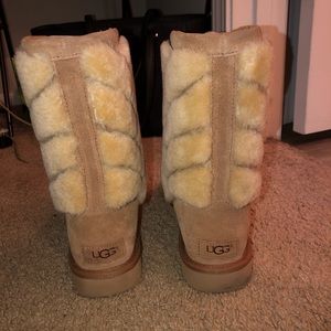 UGGS SIZE 8